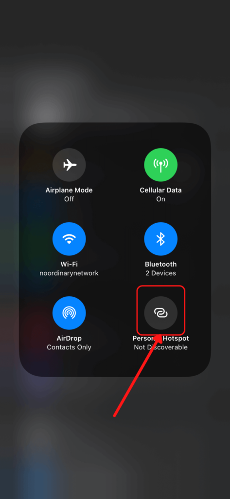 The iPhone connectivity panel, showing how to activate the personal hotspot
